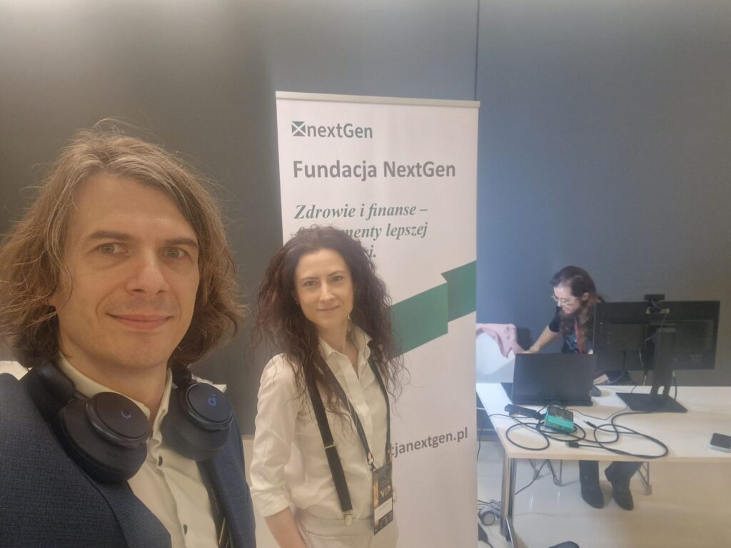 Zdjęcia z ekspozycji fundacji NextGen podczas targów Invest Cuffs 2025